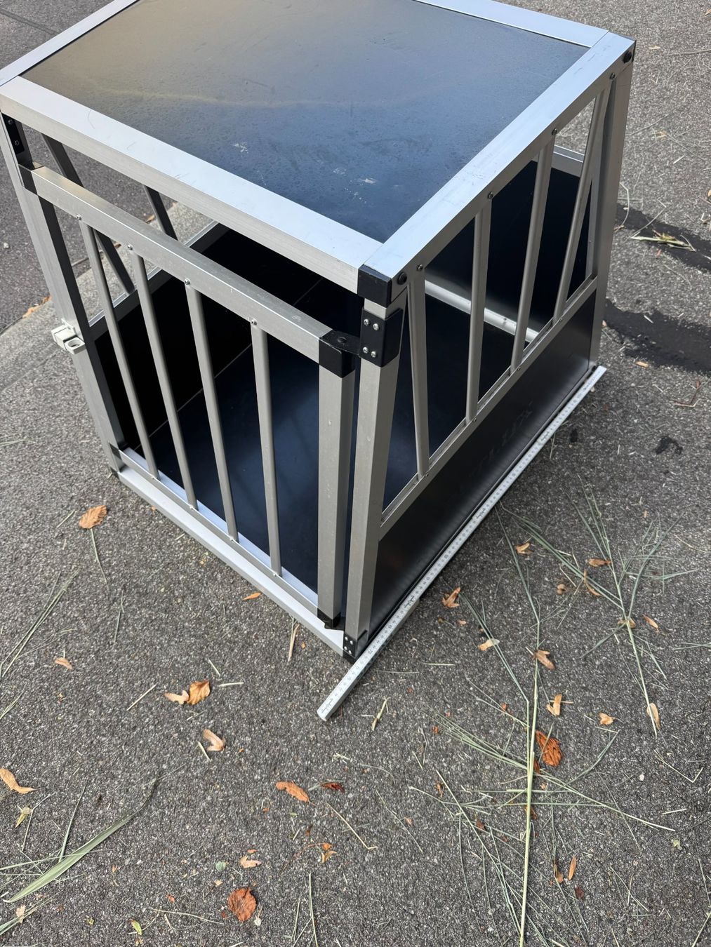 Gabbie, trasporto & Sicurezza: Hundebox Transportbox gebraucht – Usato da Twann venduto da sergelebeau01 1