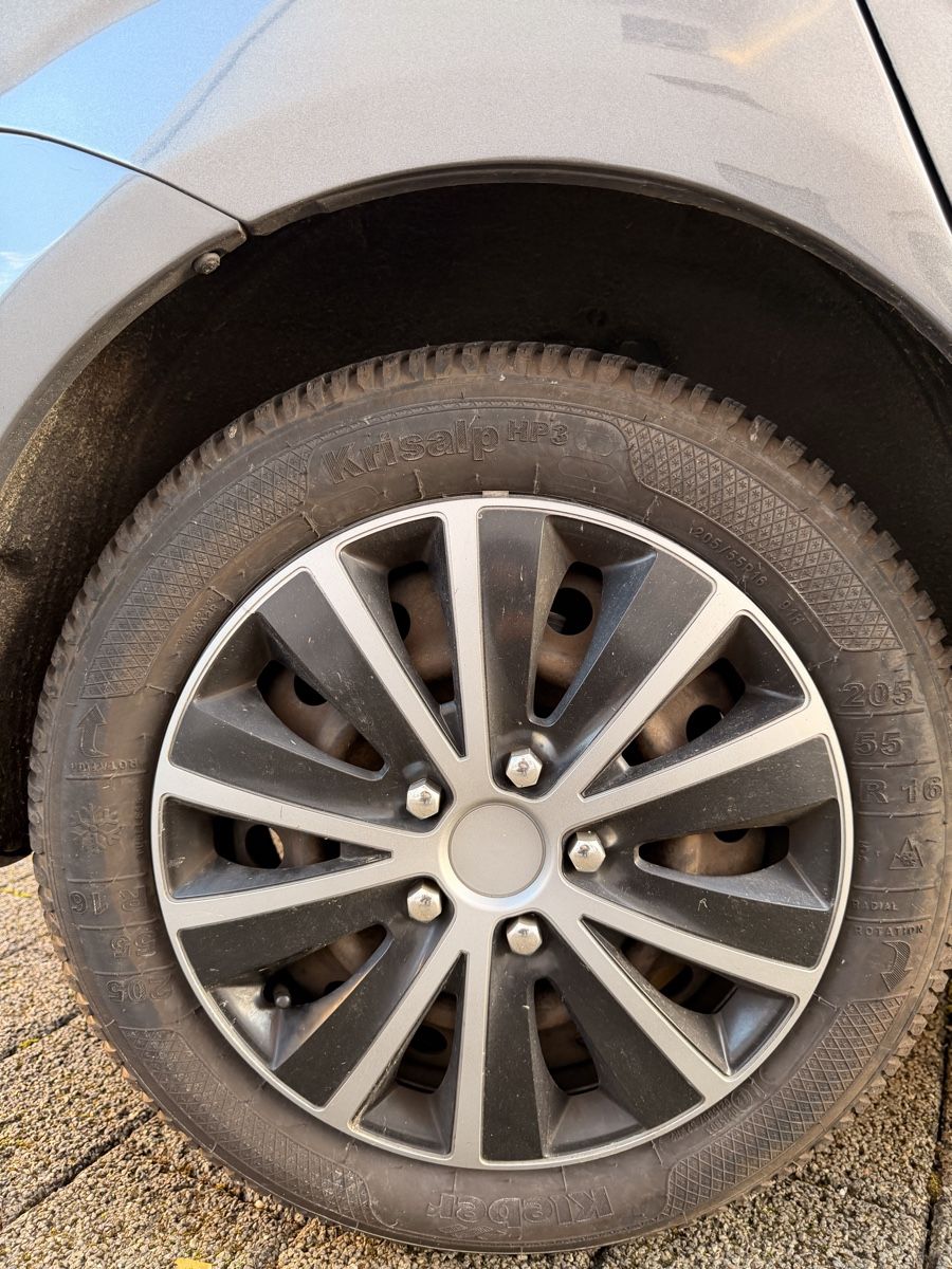 Toyota Automobili: Toyota corolla verso 2.2D – Usato da Bürglen TG venduto da ilu_yk9v 7