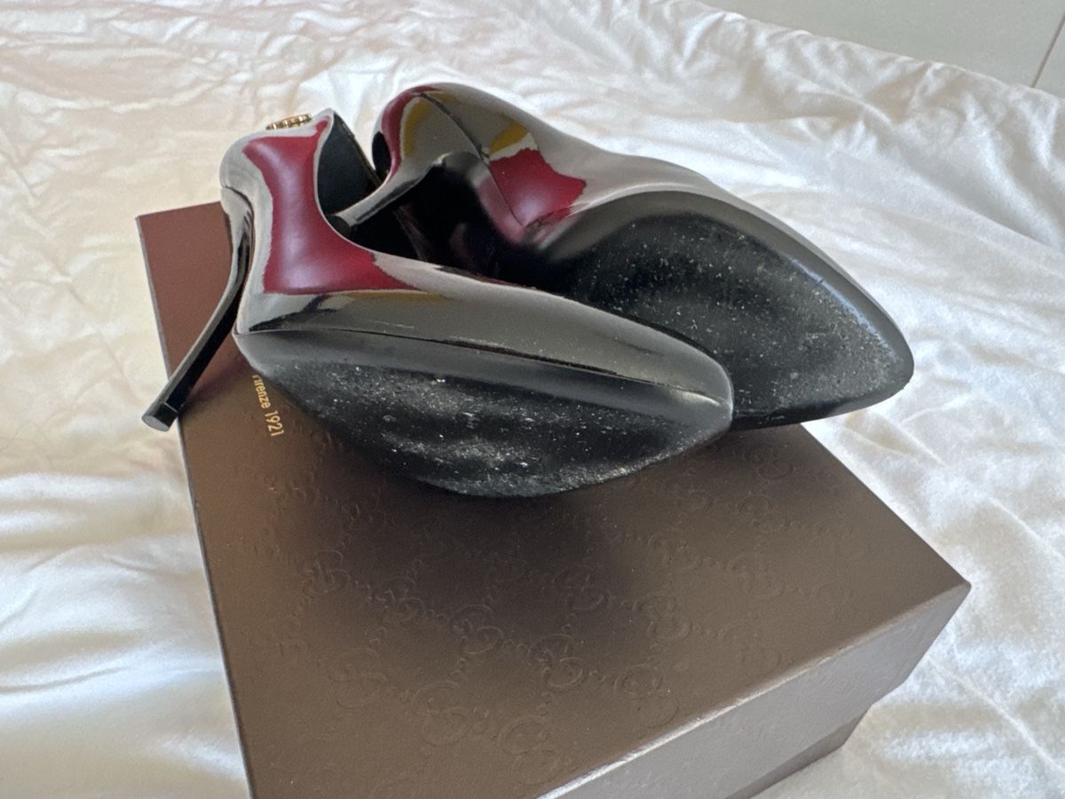 Gucci Scarpe da donna: Schwarze Gucci Lackleder Pumps, Grösse 36,5 – Nuovo (secondo la descrizione) da Kloten venduto da jst_89d9 1