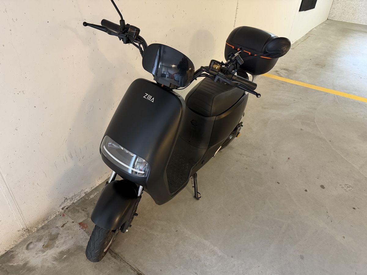 Scooters: E-Roller Zilla Loki mit Topcase – Gebraucht aus Wangen b. Dübendorf von donnaRe