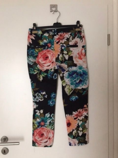 H&M Pantaloni: Pantalon, S, H&M – Usato da Boudry venduto da JulieG13 1