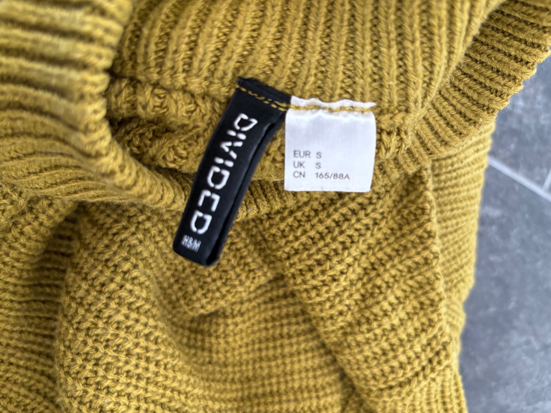 H&M Maglioni & Felpe: Pullover ~olivengrün -  Gr. S – Usato da Stadel venduto da Chanel_5 1