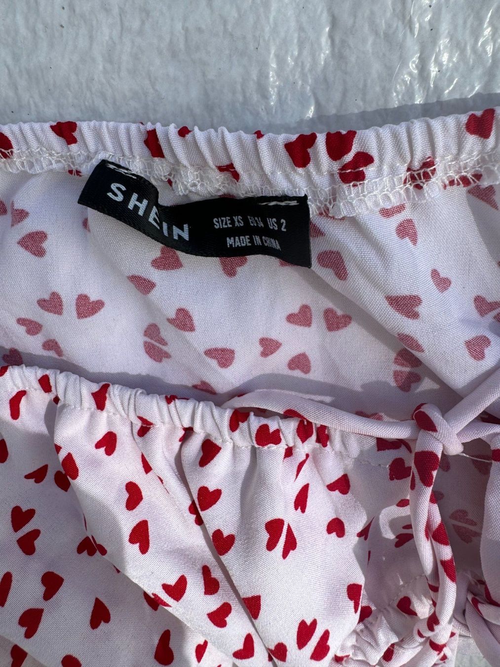 Shein Blouses, T-shirts & Tops: Karako blanc avec décorations rouge T.XS – Neuf (Voir description) à Vandoeuvres par Zoccoli11
