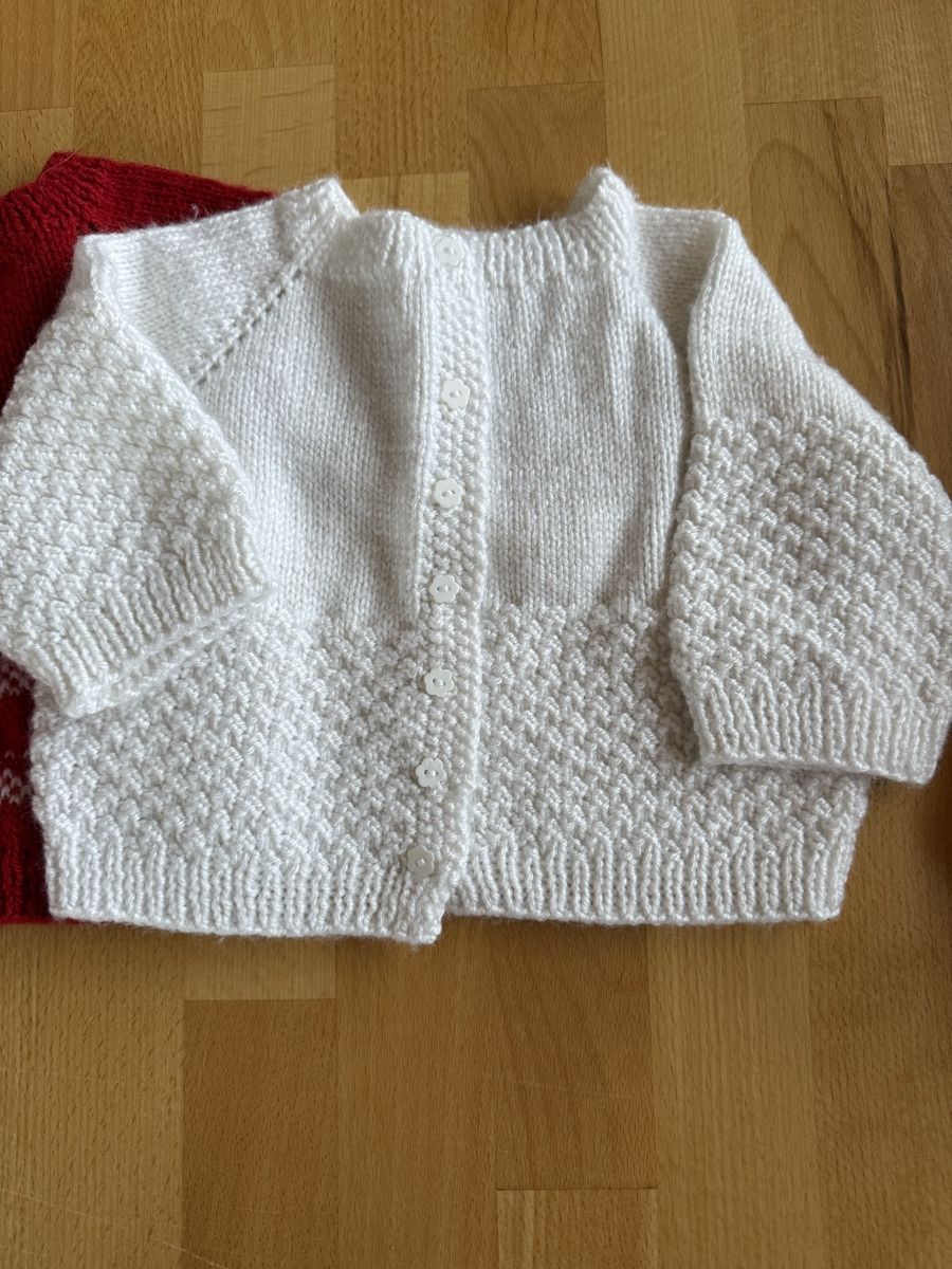 Giacche & Cappotti: 4 handgestrickte Strickjacken ca. ab Grösse 62 – Usato da Pragg-Jenaz venduto da gobrist 2