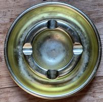 Kleiner Alu-Aschenbecher aus Festung der CH Armee