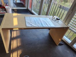 Bureau et rangement mural