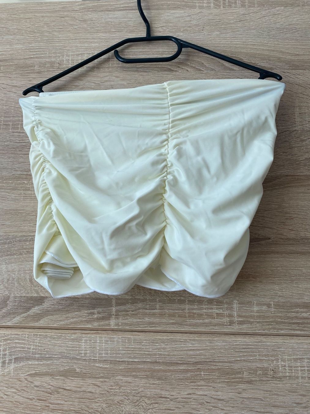 Top: Crop top tube blanc – Nuovo (secondo la descrizione) da Montreux venduto da Izapechee