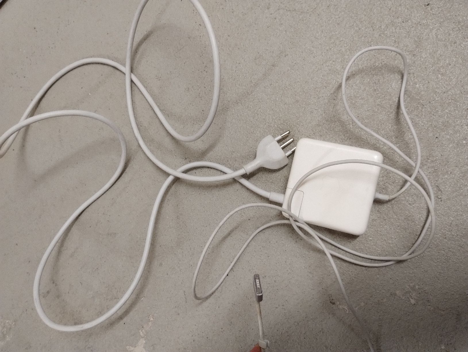 Apple Caricabatterie: Apple Ladegerät 85W MagSafe 2 Power Adapter – Usato da Zürich venduto da danihell