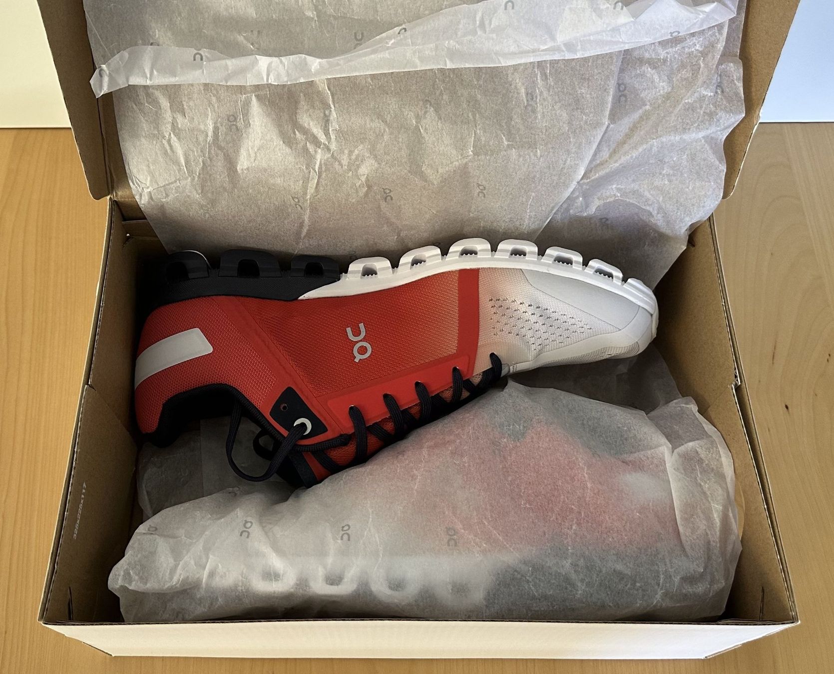 On Scarpe da uomo: ON Cloudflow Swiss Olympic, Gr. EU 43 (US 9.5) – Nuovo e nell'imballaggio originale da Dielsdorf venduto da Empowered 2