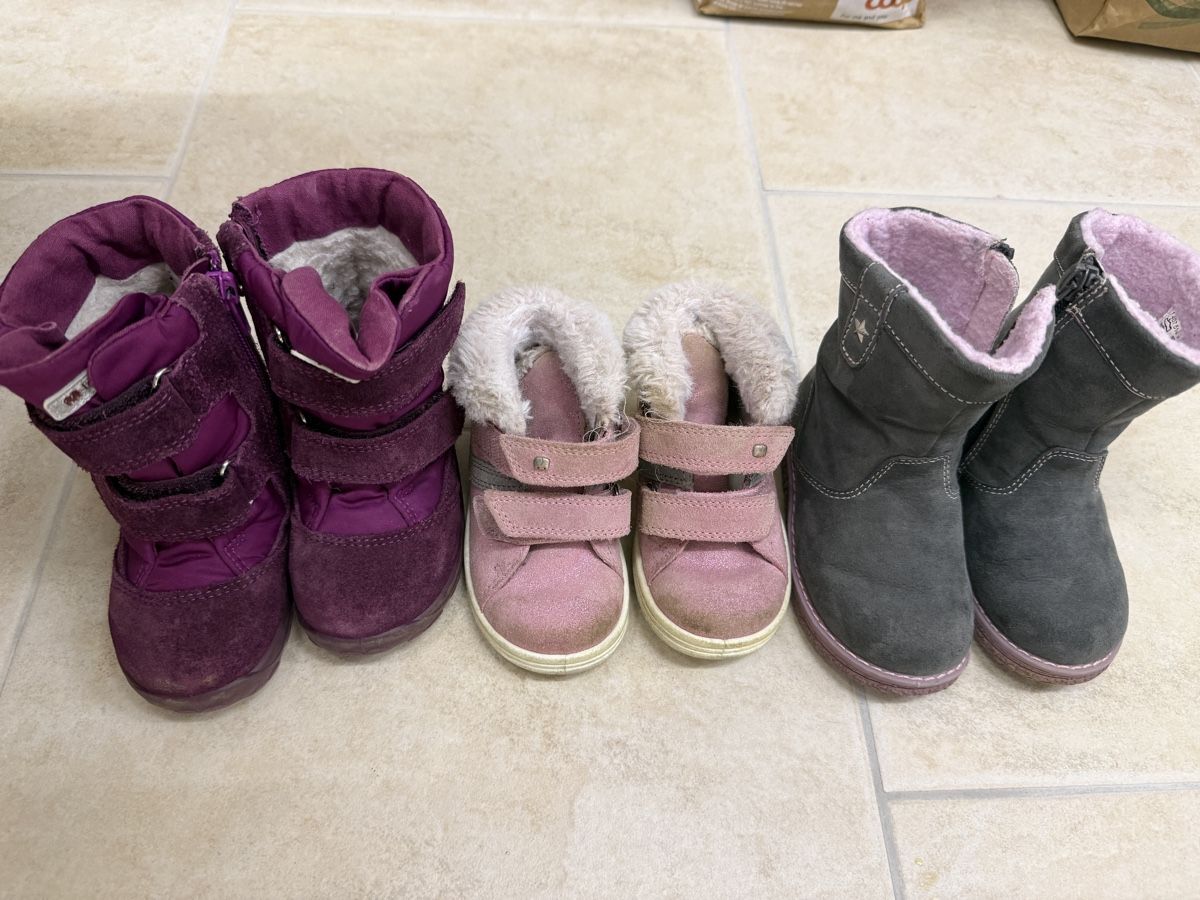 Scarpe per ragazze: Kinder Schuhe 3 Paar Grösse 21 Winter – Usato da Oberrohrdorf venduto da Rgf_b21 3