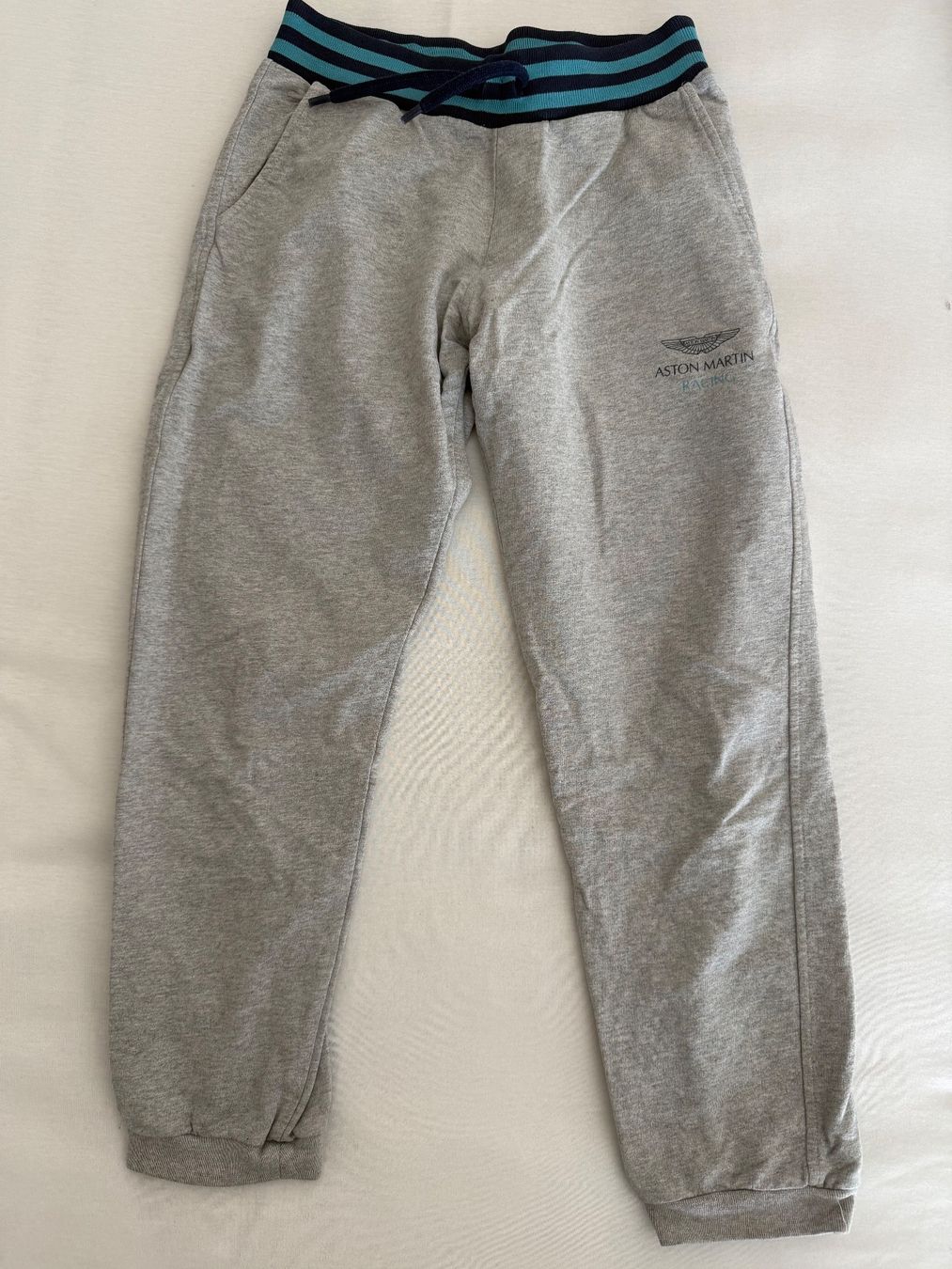 Hackett Pantaloni: Aston Martin Racing by Hackett Jogginghose Gr. 7/8 – Usato da Küsnacht ZH venduto da ch_schweiz