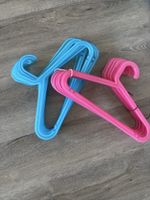 Lot de ceintres en plastiques