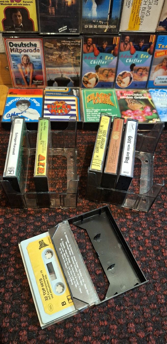 Musicassette: 30 Musik Kasettli + 2 Halter – Usato da Emmenbrücke venduto da abu_9mj8 3