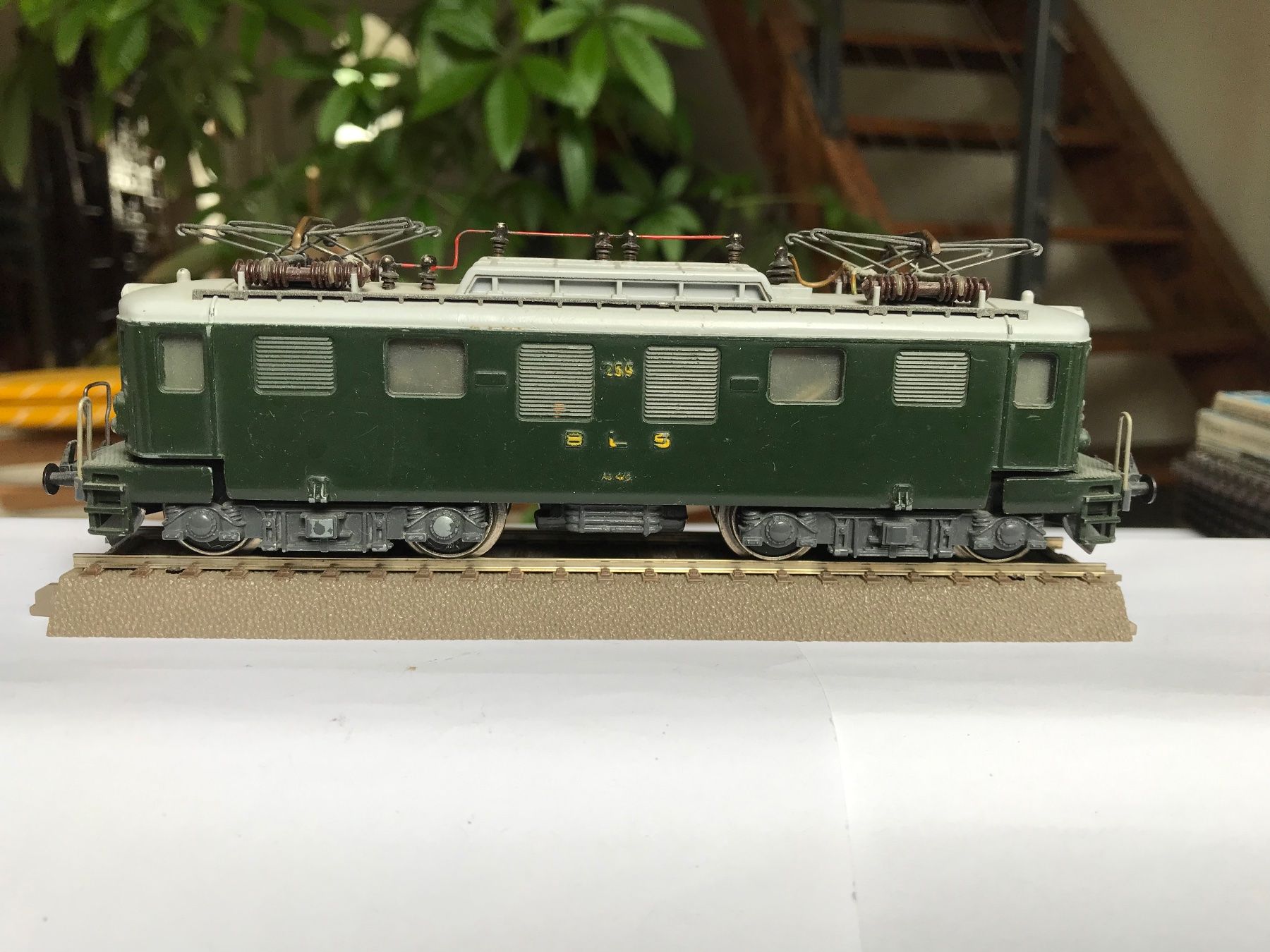 Trix Modellini di ferrovie: trix express Ae 4/4 der BLS dunkelgrün – Usato da liestal venduto da makai05