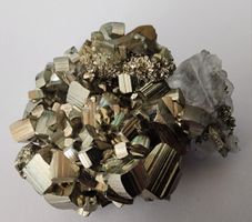 Peru: wunderschöner Matrix Pyrit-Schwimmer mit Quarz