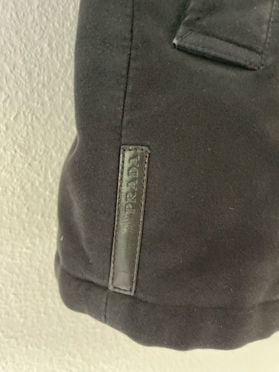 Prada Cappotti: Prada schwarzer Moleskin Mantel – Usato da Basel venduto da mattt 5