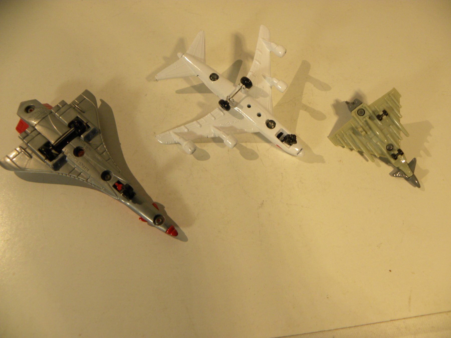 Kit di modellismo & Modellini statici: 3 kleine verschiedene Modellflugzeuge – Usato da Reinach venduto da Taysalmon 2