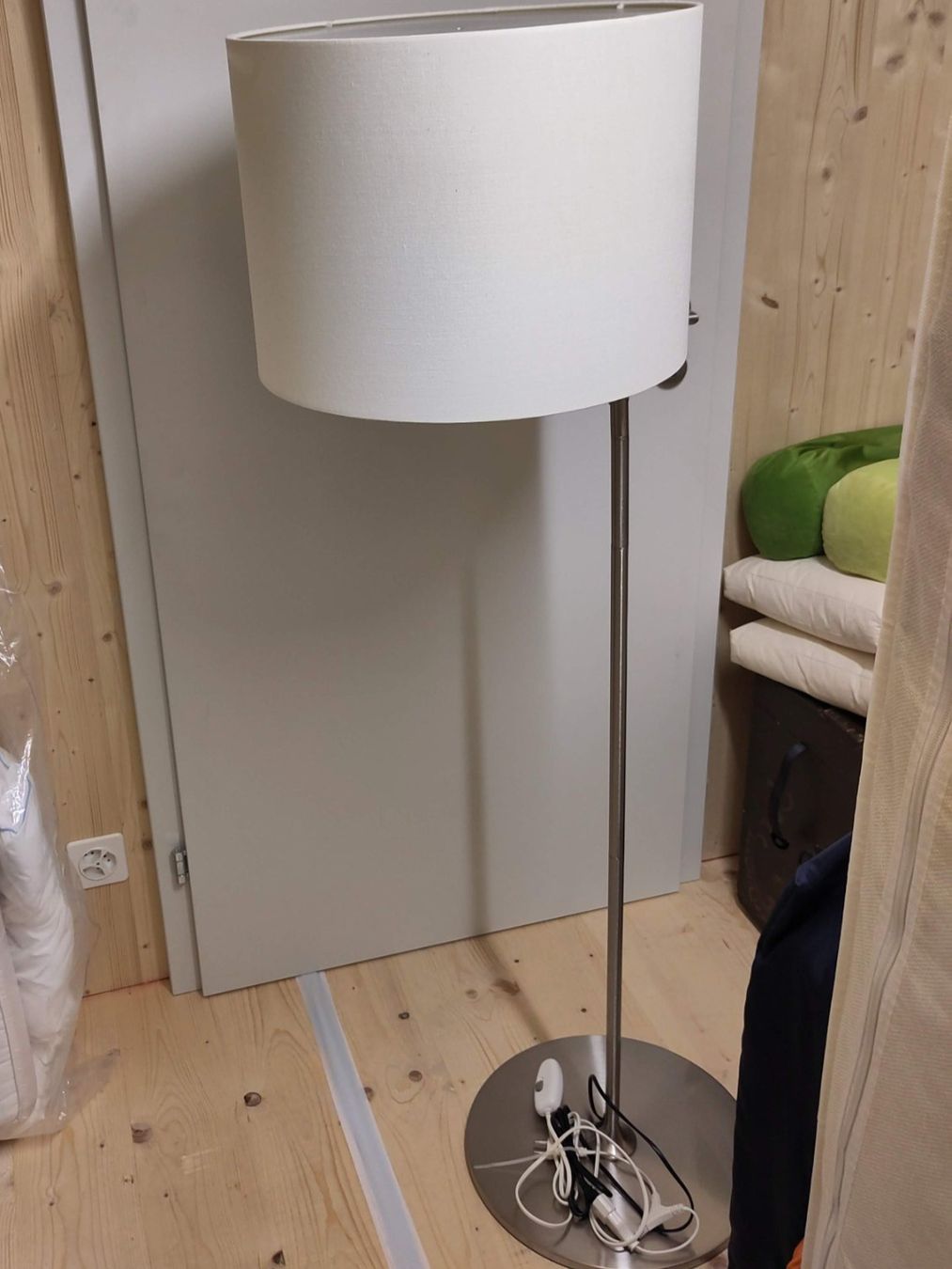 Ikea Lampes: IKEA Stehlampe mit Leselicht – D'occasion à Cham par Roman2171 1