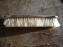 Ancienne brosse à habits monogrammée