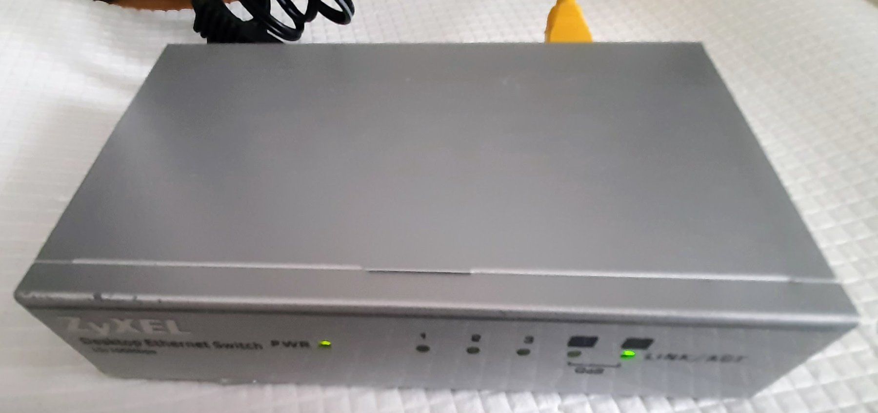 Zyxel Hub & Switch: ZyXEL ES-105A 5-fach-Switch – Usato da Zürich venduto da Zurich