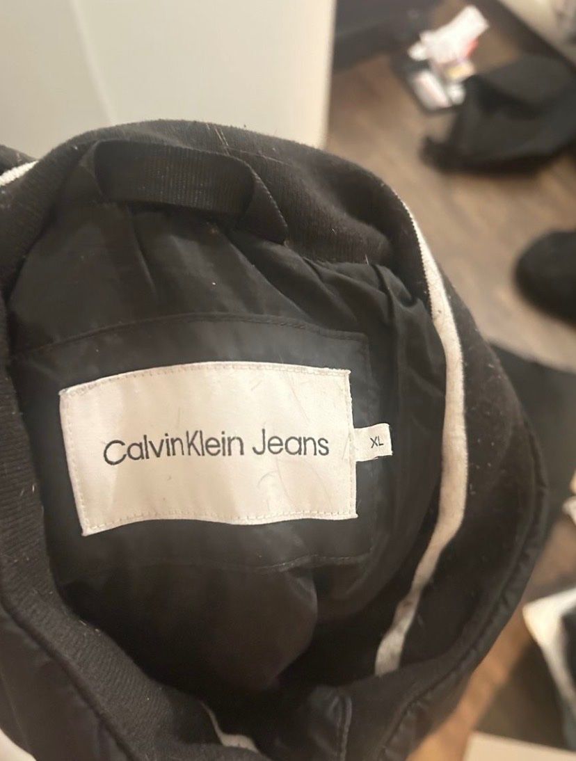 Calvin Klein Giacche: Winterjacke Calvin Klein schwarz XL Jacket Puffer – Usato da Brüttisellen venduto da St.Zach 2