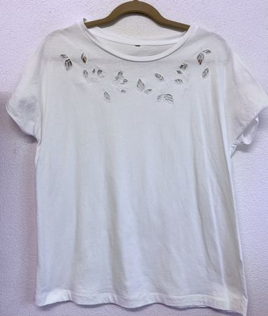 Weisses Baumwoll T-Shirt mit Blumenstickerei, Grösse L