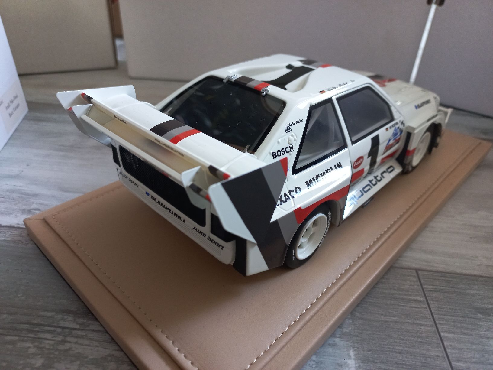 Audi Modellini d'auto: Audi Quattro S1 PikesPeak 1/18 TopMarques – Usato da Attalens venduto da remy_s00 3