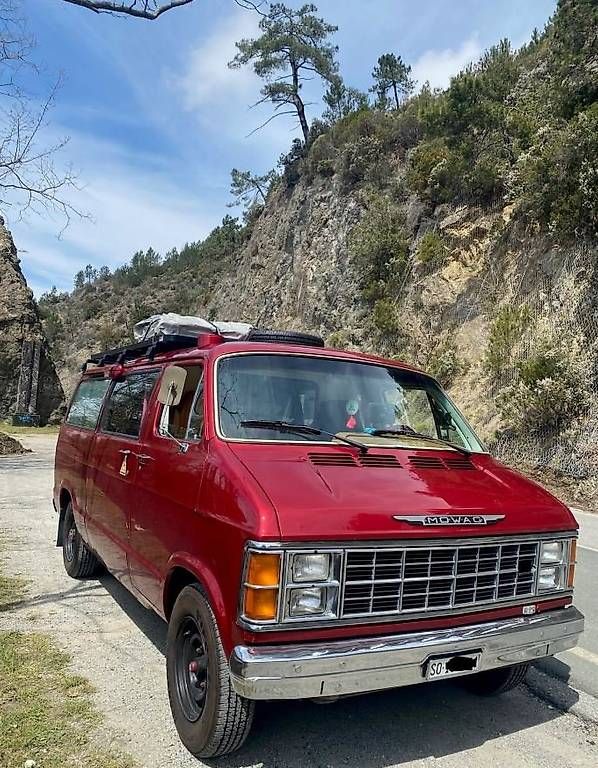 Dodge Véhicules de camping: US-Campervan Mowag B300 N8 – D'occasion à Solothurn par Olsobimo