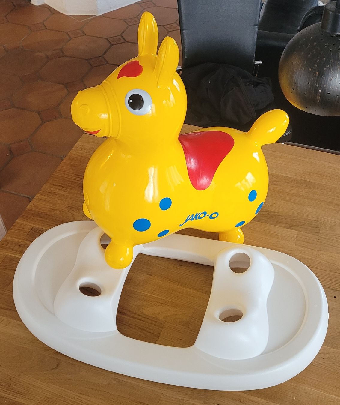 Jako-O Jouets: Hüpftier Rody inkl. Schaukelwanne – D'occasion à Uetendorf par Heyhey3661