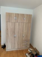 Kleider Schrank