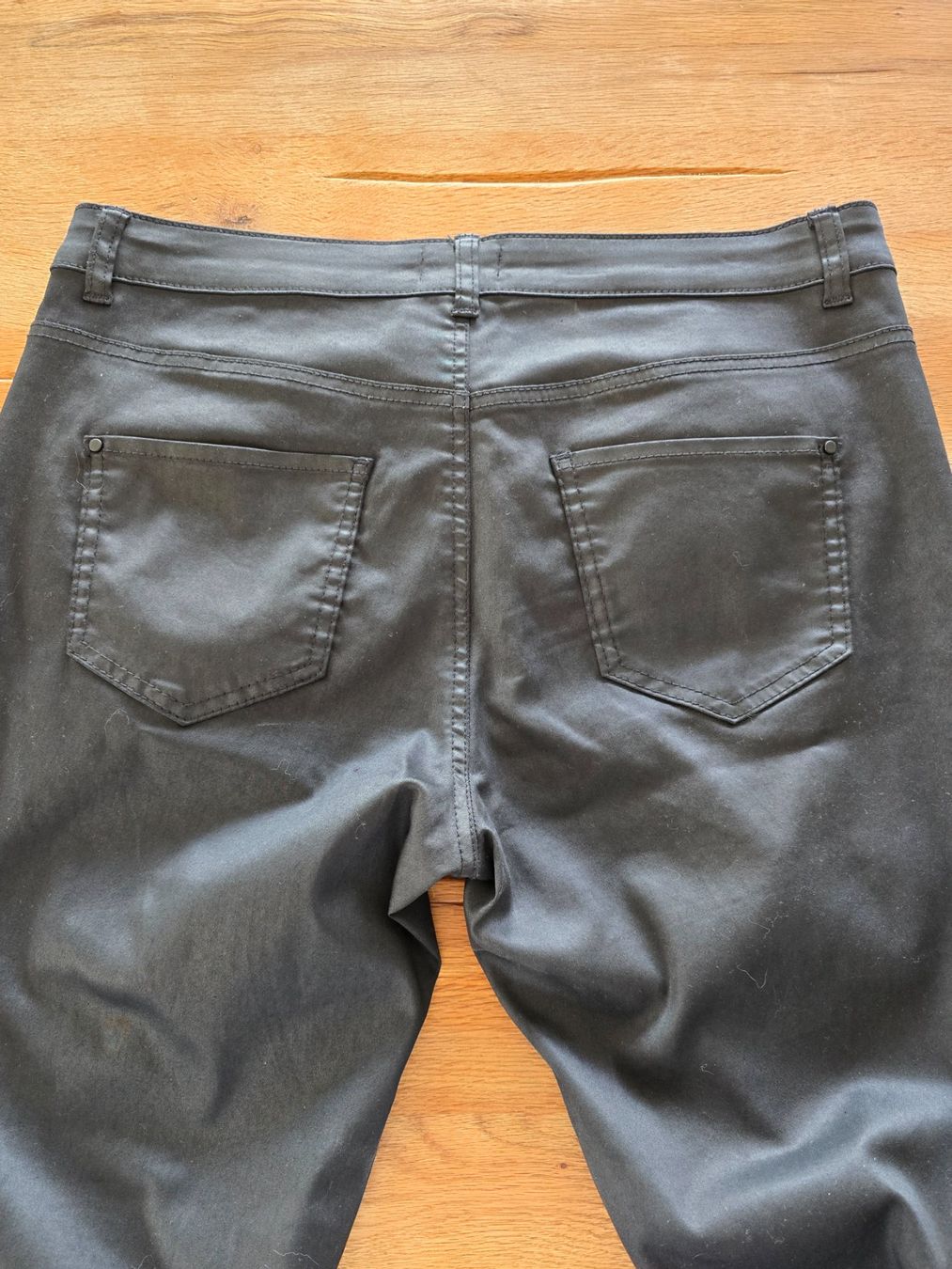 Jeans: SCHWARZE "JEANS" GLÄNZEND...GR 42 , NEU!! – Nuovo (secondo la descrizione) da Möriken AG venduto da rowyta 4