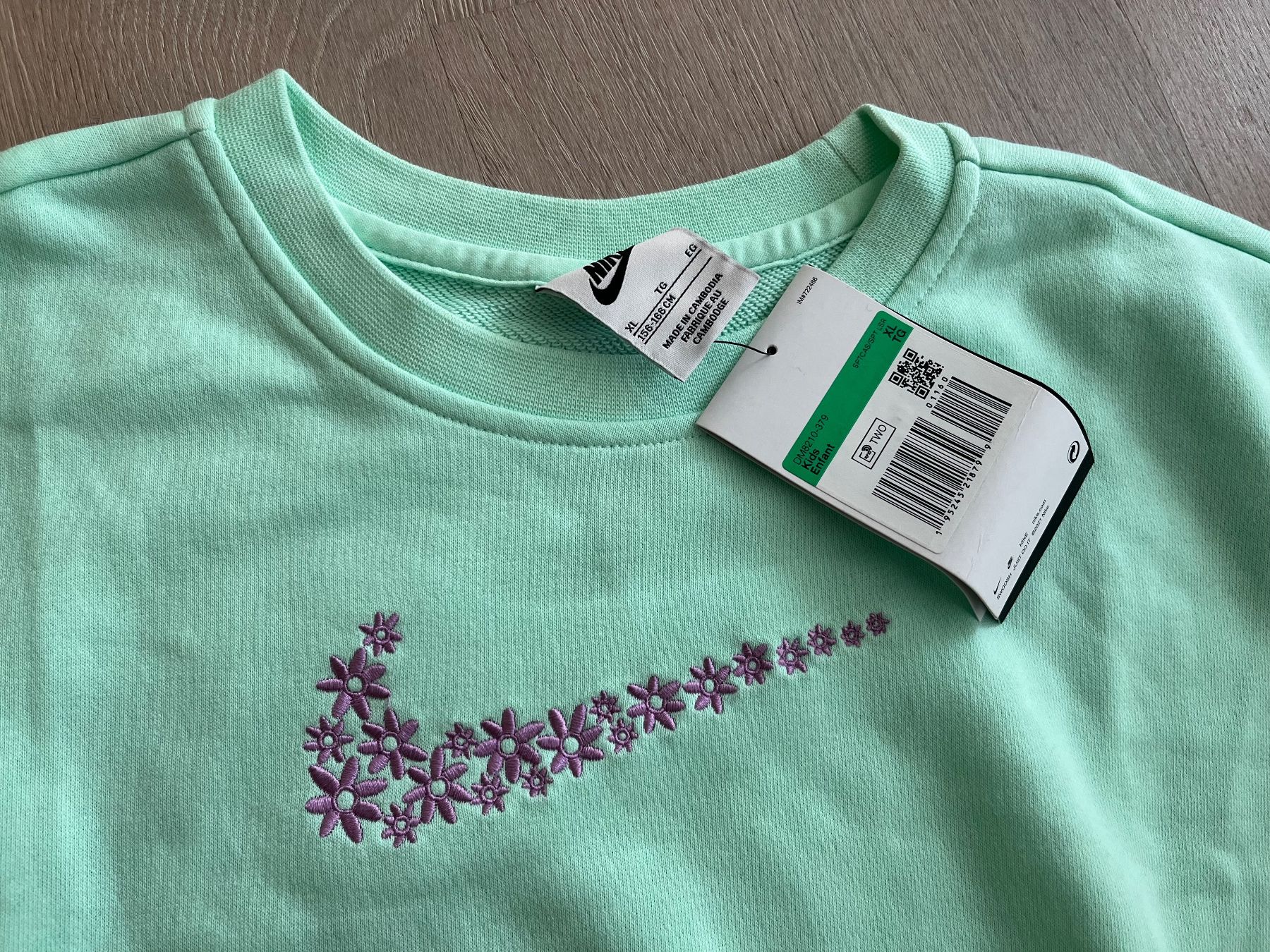 Nike Tute: Survêtement NIKE neuf avec étiquette – Nuovo e nell'imballaggio originale da Corteglia venduto da Lalapimpi