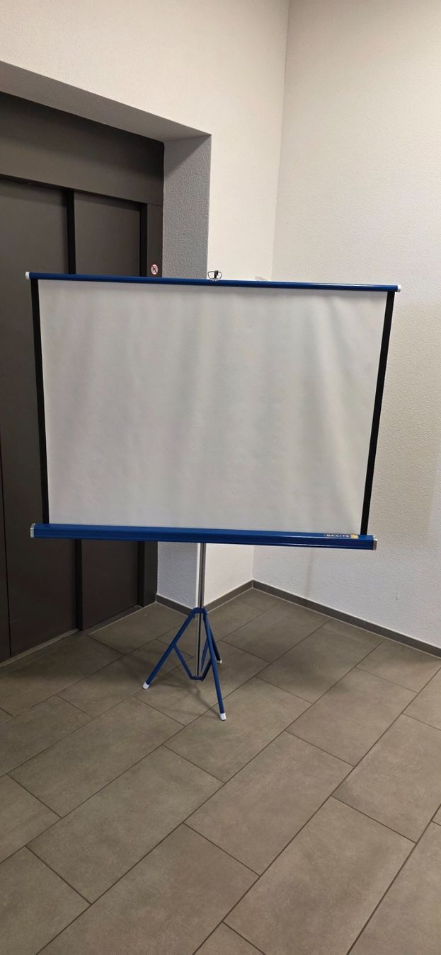 Ecrans: Leinwand B 1m25, H 1m35 – D'occasion à Elgg par computerbrocki 1