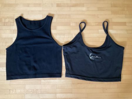 2x Crop Tops schwarz Grösse XS  (Kani)