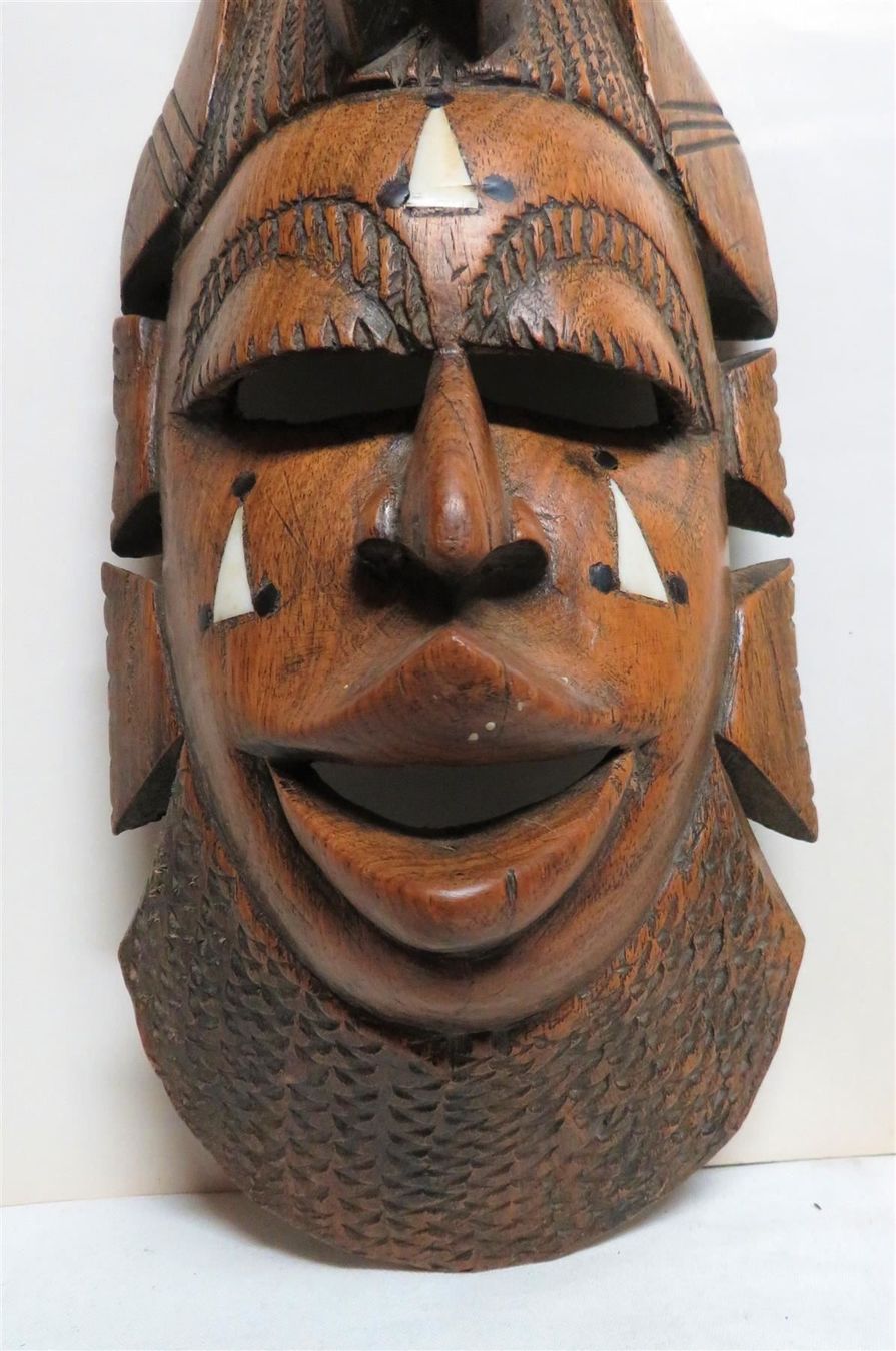 Internationale Kunst: afrikanische Maske Afrika afrikanische Kunst Stammeskunst – Gebraucht aus Tüscherz-Alfermée von Newpad 1