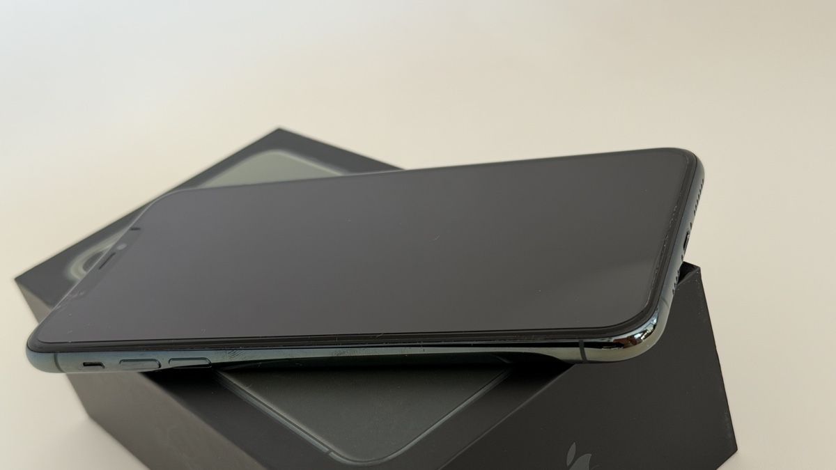 Apple Telefoni cellulari / Smartphones: iPhone 11 Pro Max 64 GB Midnight Green – Usato da Bergdietikon venduto da pinkerton13 8