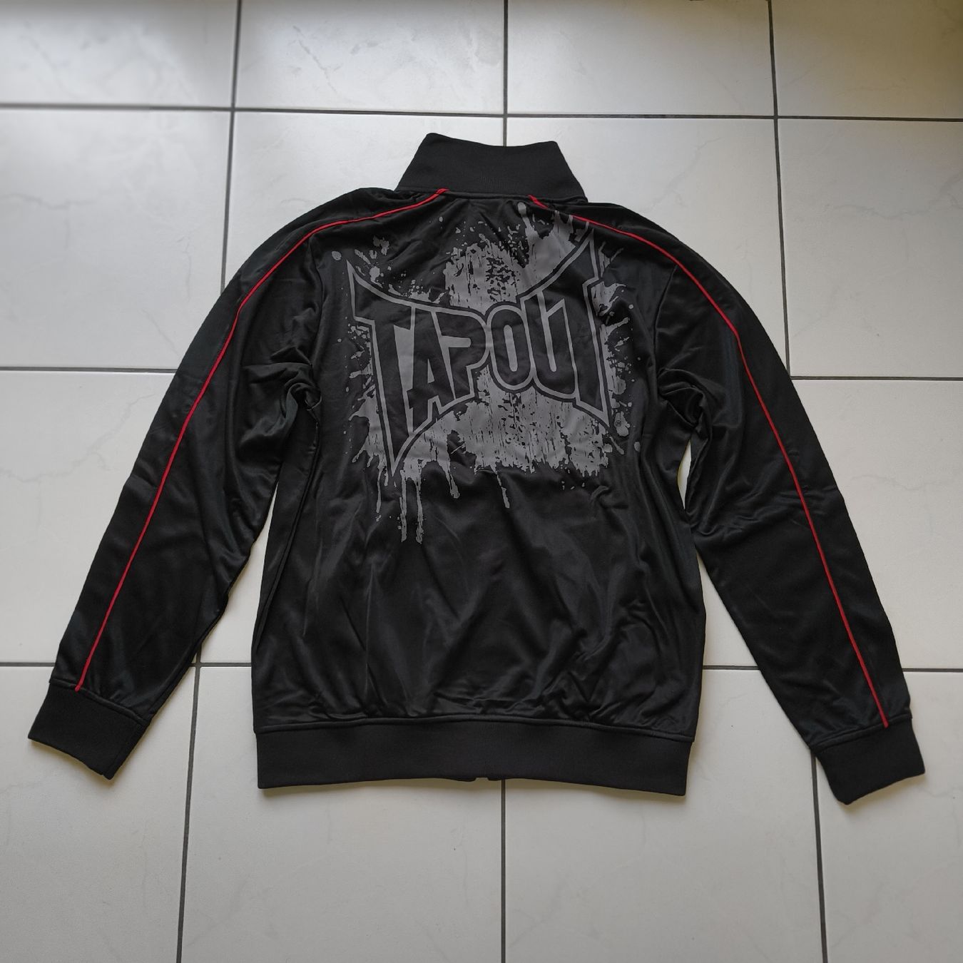 Giacche: Tapout Trainingsjacke Grösse L schwarz/rot – Nuovo e nell'imballaggio originale da Uitikon Waldegg venduto da PJLS1 2