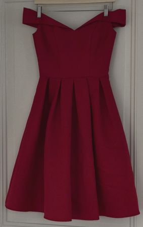 Wunderschönes rotes Cocktailkleid, schulterfrei, Grösse 34,