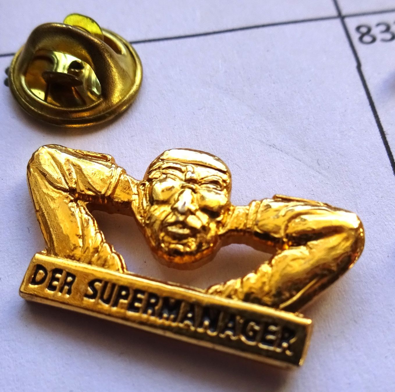Placchette & Badge: Pin  DER SUPERMANAGER goldig – Usato da Utzenstorf venduto da BUtter81