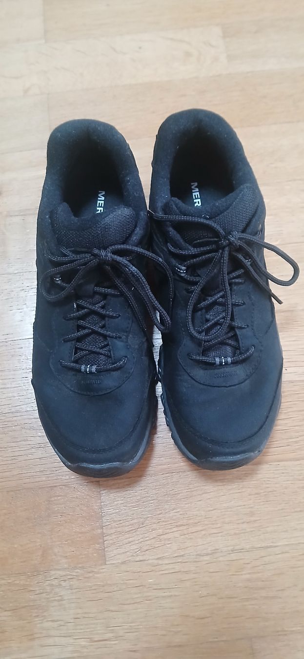 Chaussures hommes: Merrel Schuh schwarz – D'occasion à Niederwangen BE par Kimotsao