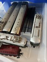 Modeleisenbahnzubhör mit vielen wagen zu verkaufen!