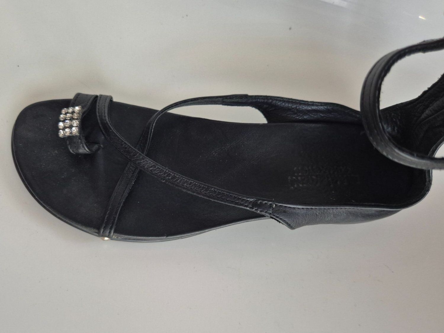 Scarpe da donna: Zehentrenner-Sandalen, Leder, Gr. 39 – Usato da Volketswil venduto da Dokinka 9