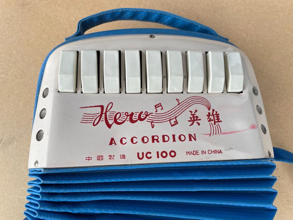 Vintage Hero Accordion Akkordeon UC 100 alt Kaufen auf Ricardo