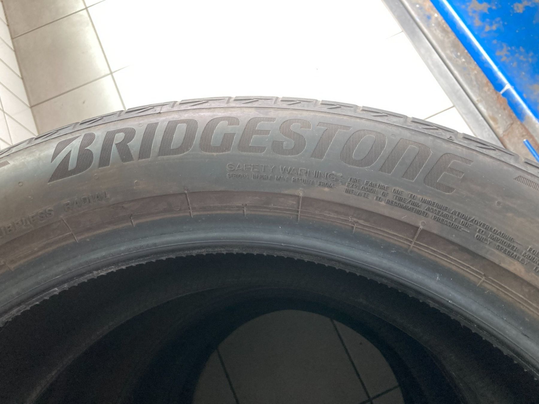 Volvo Pneumatici & Ruote complete: 235/50R20 Sommerpneu Bridgestone – Usato da Cham venduto da WB2223 1