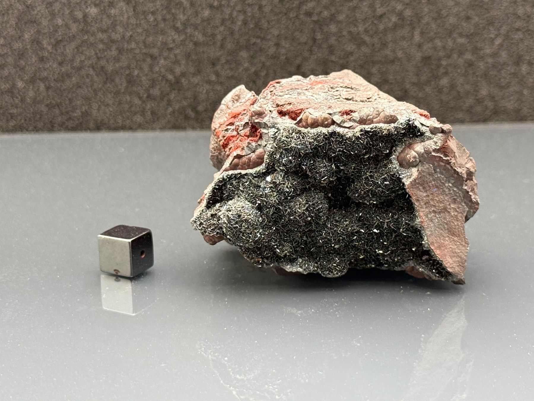 Minerali & Pietre curative: Hematite with Specularite Druse - Mineral – Usato da Vésenaz venduto da RMShop