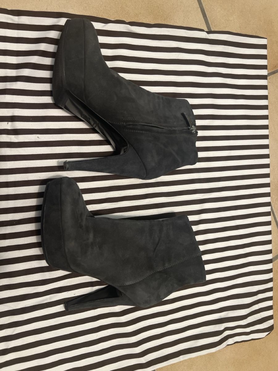 Navyboot Scarpe da donna: Bottines en daim gris Navyboot pointure 38 bon état – Nuovo (secondo la descrizione) da Arvillard (Salins) venduto da mental0mystique 3