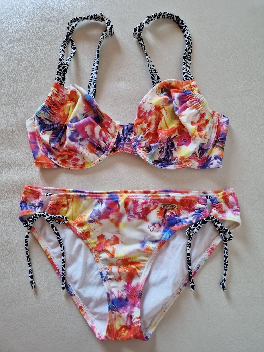 Costumi da bagno & Bikini: Venice Beach Bügel-Bikini bunt, Gr. 38E – Nuovo (secondo la descrizione) da Müntschemier venduto da fralion