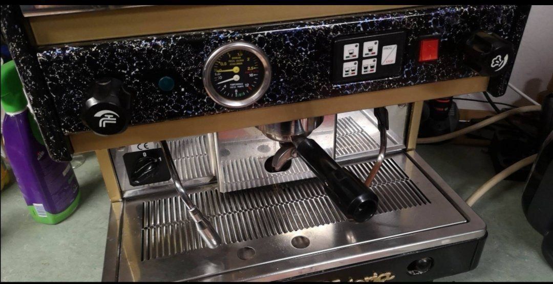 Machines à café & Machines à expresso: Machine a café professionnelle – D'occasion à La Chaux-de-Fonds par lolmaker1007 1