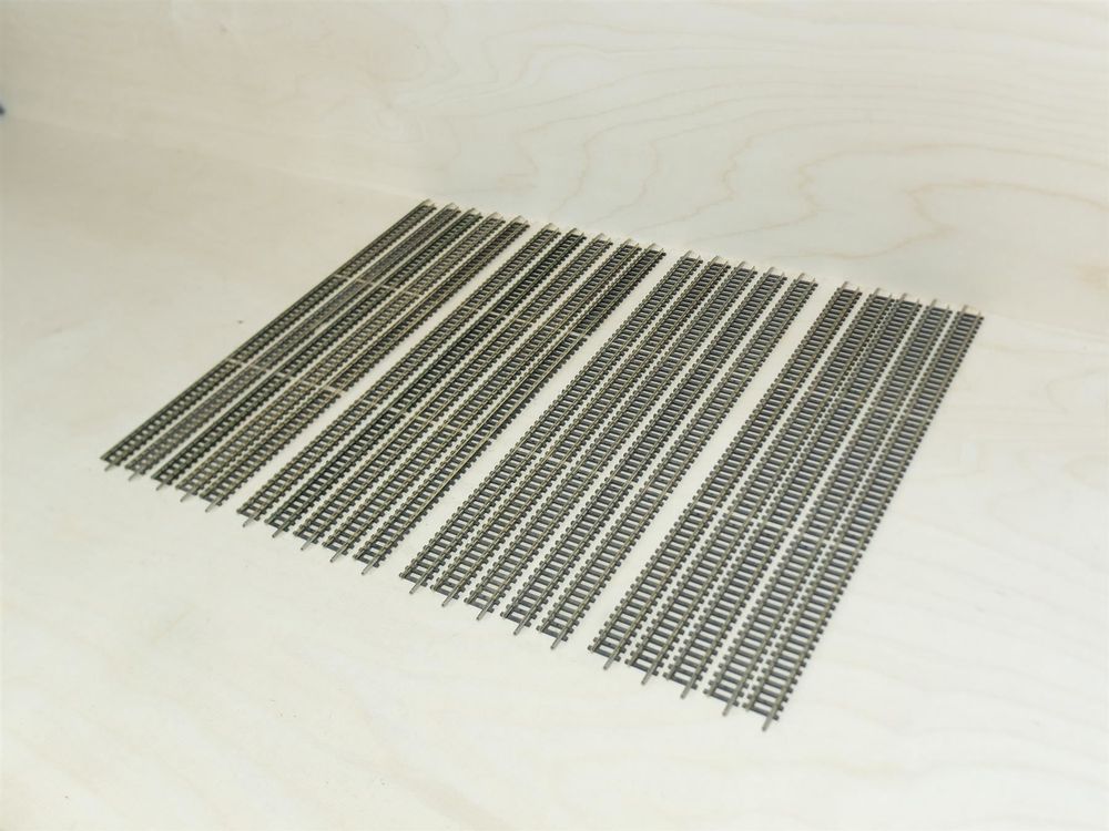 Minitrix 14904 Straight Track 104.2 Mm - 8-Piece Set, N Scale, Used