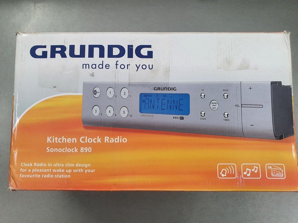 Grundig Sonoclock 890 Uhrenradio >Neu